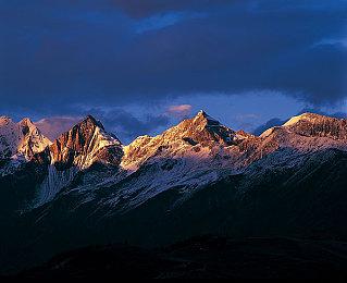 《宿命残响》新DLC《艾兰特余烬》发布 好评古典RPG